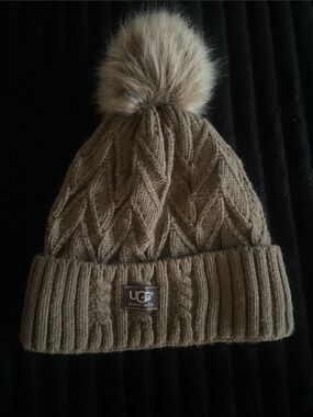 UGG Cable Knit Pom Beanie in Taupe Brown